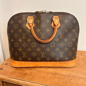 Authentic Louis Vuitton Alma Monogram